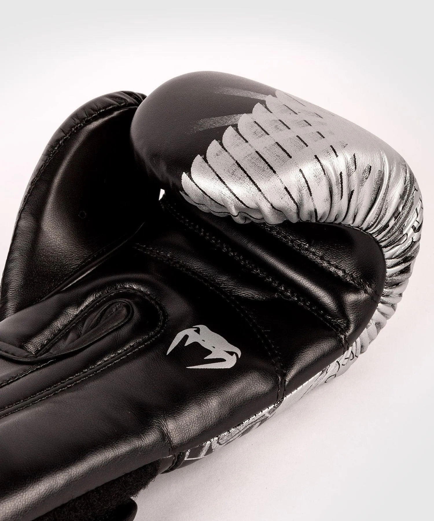 Guantes de boxeo Venum YKZ21 - Para Niños - Negro/Blanco