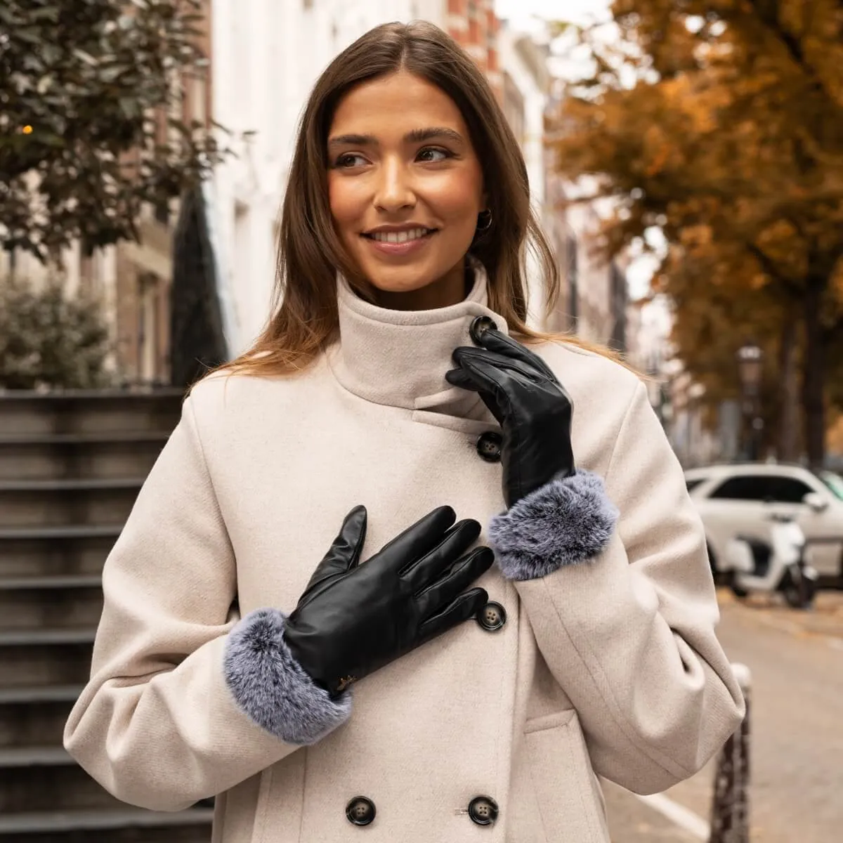 Vera – luxurious leather gloves with faux fur at the wrist & touchscreen feature