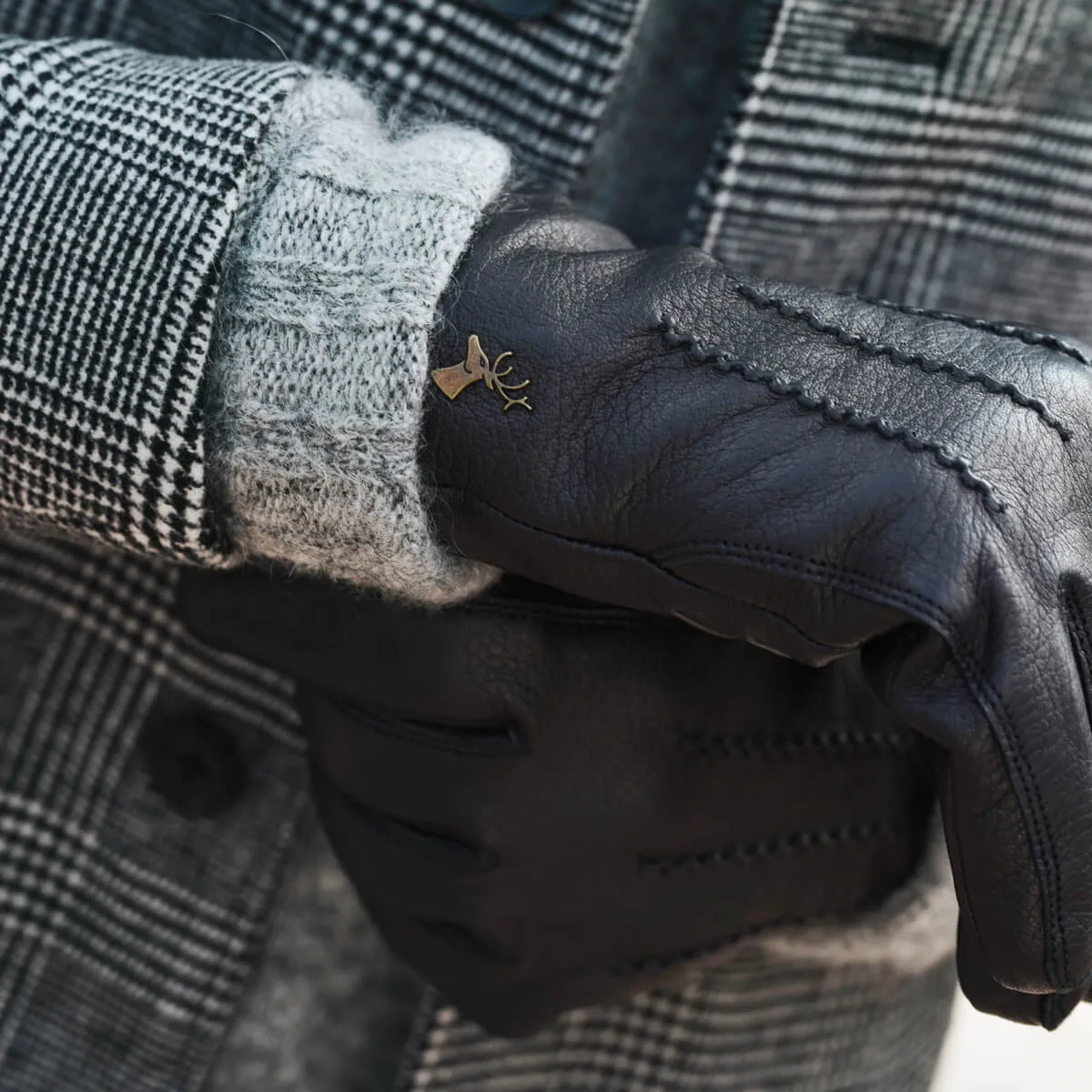 William (black) - goatskin leather gloves with warm fleece lining and press-stud